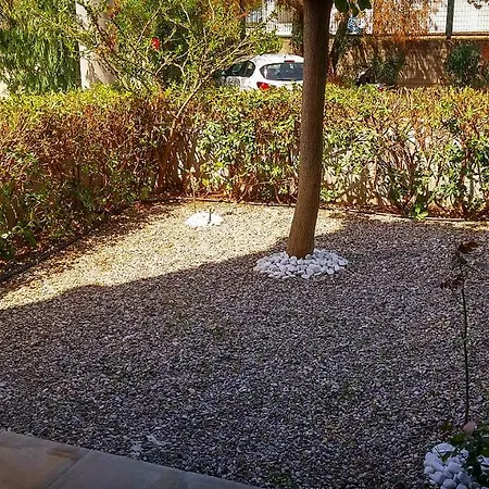 With Gardens Lefkáda